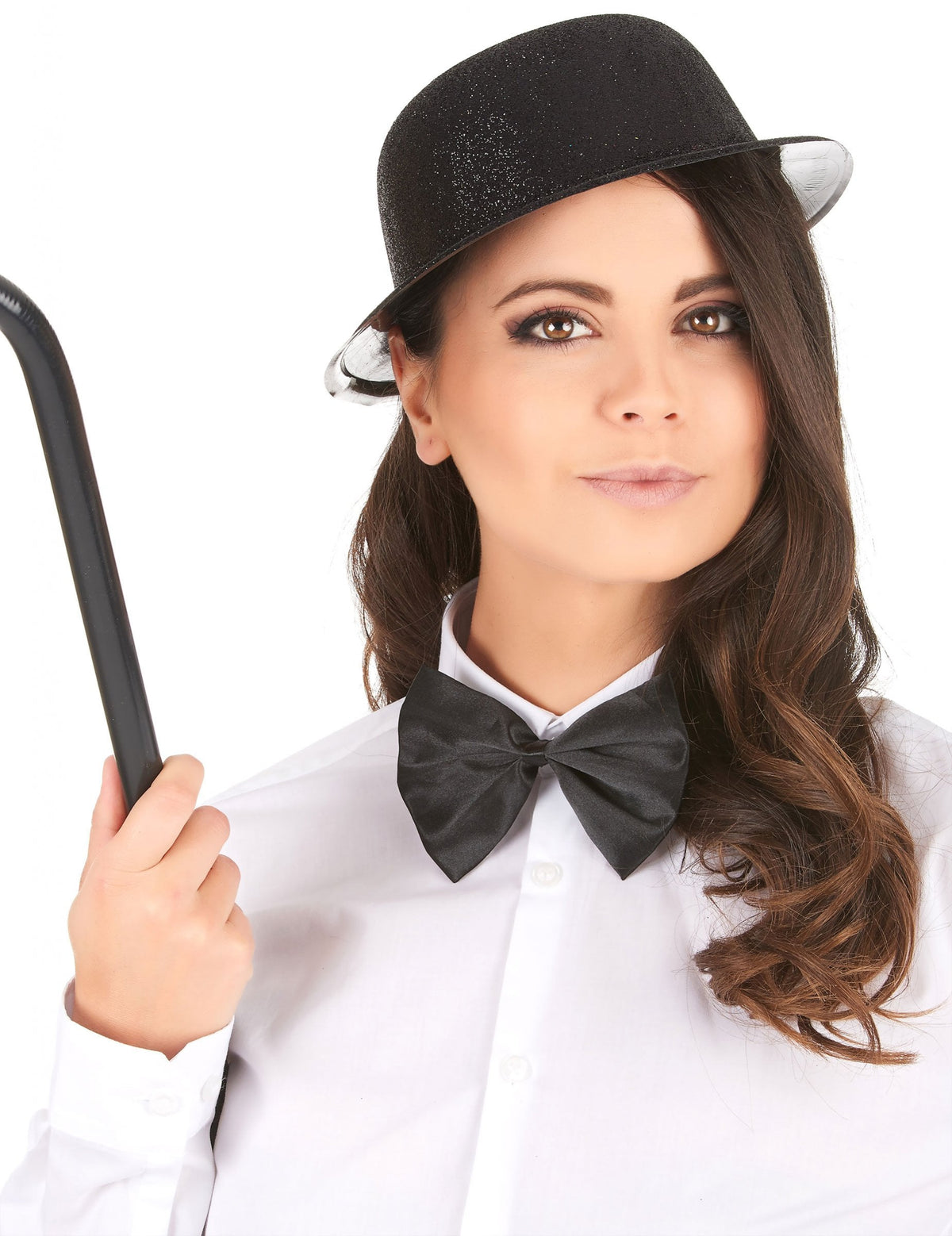Gros plan du chapeau melon plastique pailleté pour adulte noir avec nœud papillon et canne