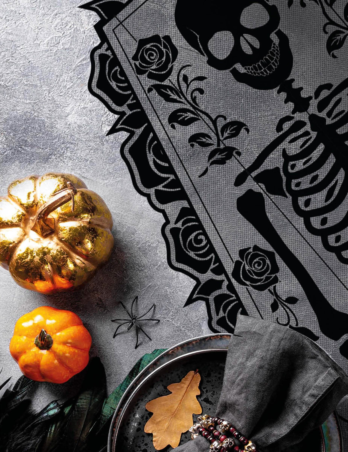 Chemin de table squelette en dentelle pour décoration d'Halloween noir avec roses et têtes de mort