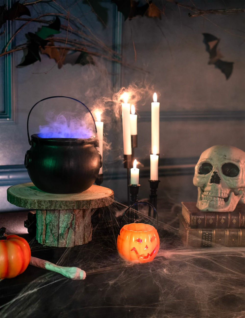 halloween-kurpitsat asetelmassa