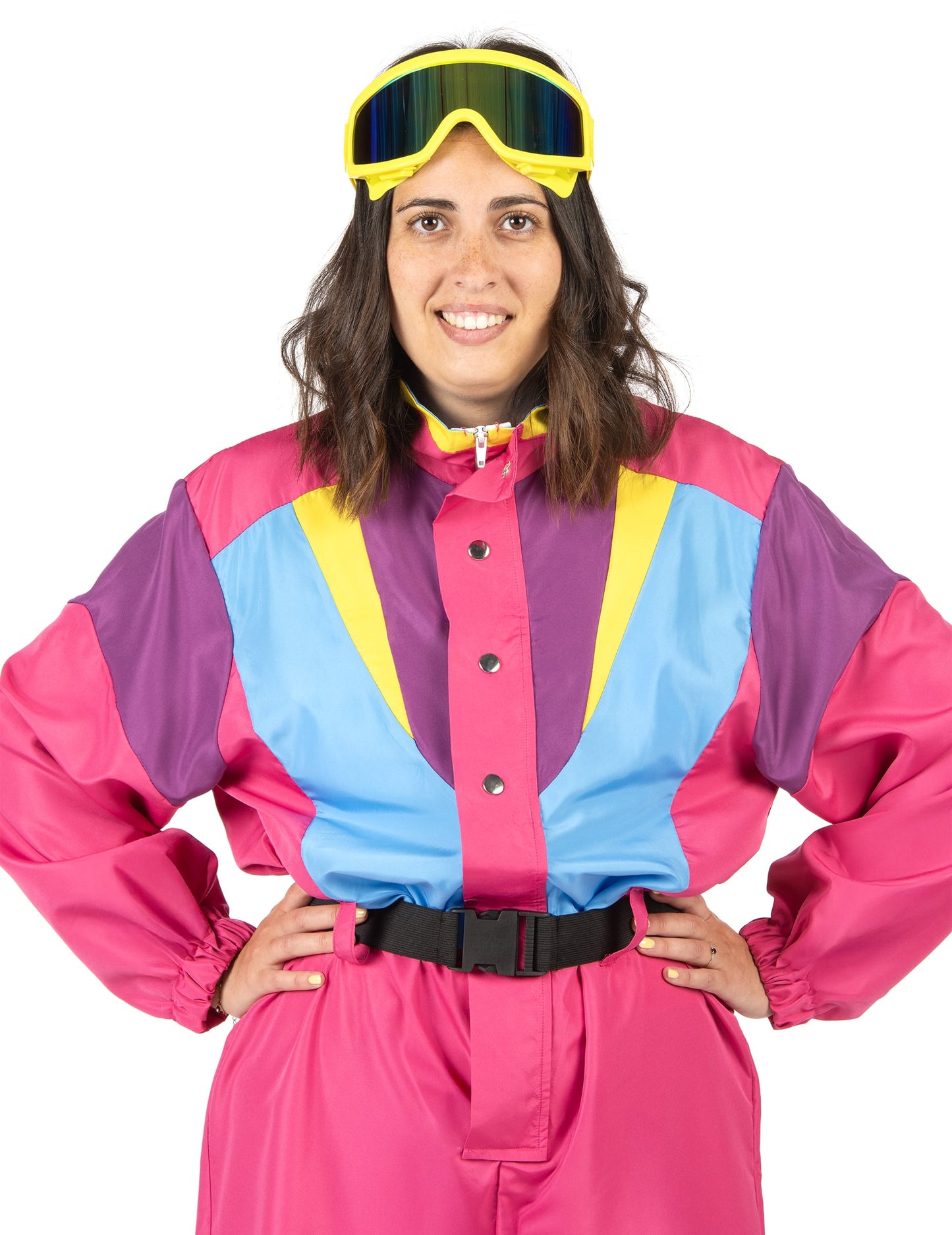 Gros plan sur le buste et le masque de la combinaison de ski vintage pour femme