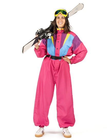 Vue d'ensemble avec skis et masque de la combinaison de ski vintage pour femme