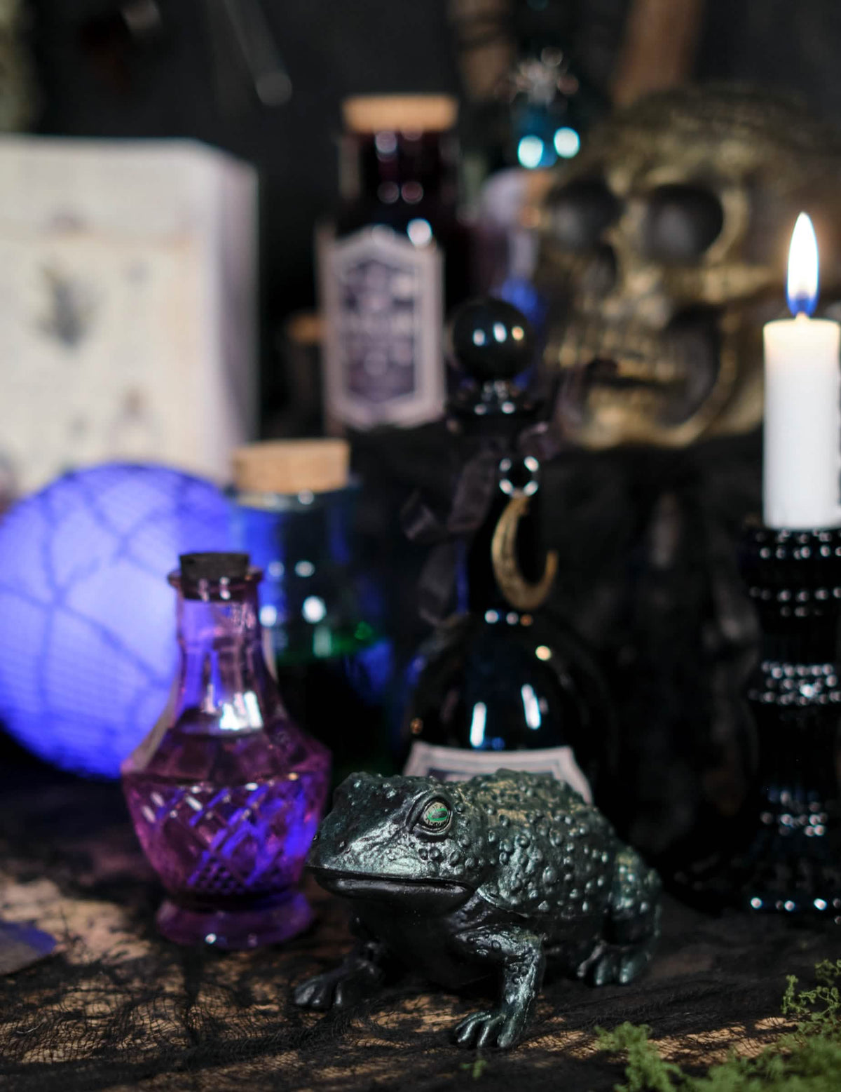 Mise en ambiance d'Halloween du crapaud en plastique vert irisé