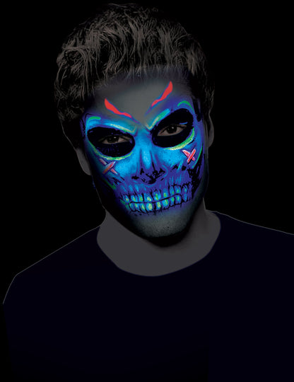 Détail du maquillage tête de mort de la crème de maquillage néon pour adulte bleu réactif aux UV