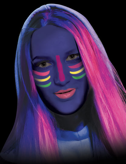 Exemple d'application de la crème de maquillage néon pour adulte rose fluorescente