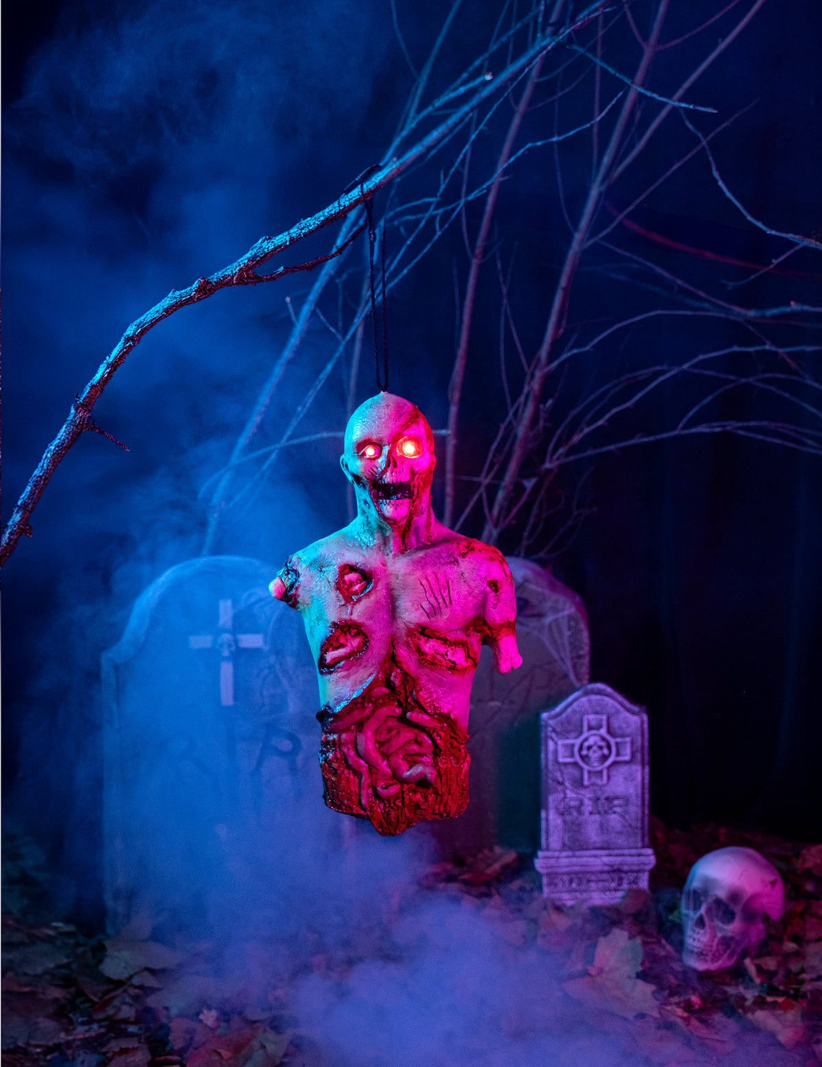 Décoration à suspendre lumineuse zombie pour Halloween aux yeux rouges et boyaux apparents