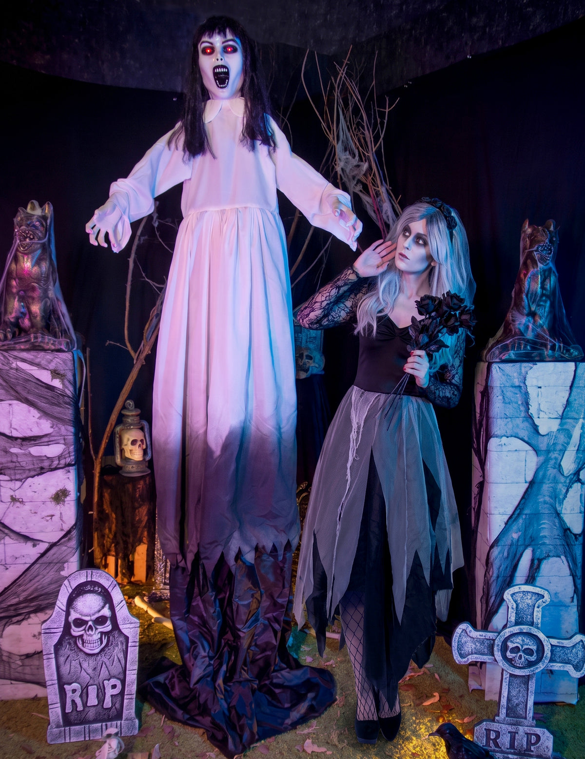 Animoitu venyvä kummitusleski-koriste liikkeellä 190 - 225 cm