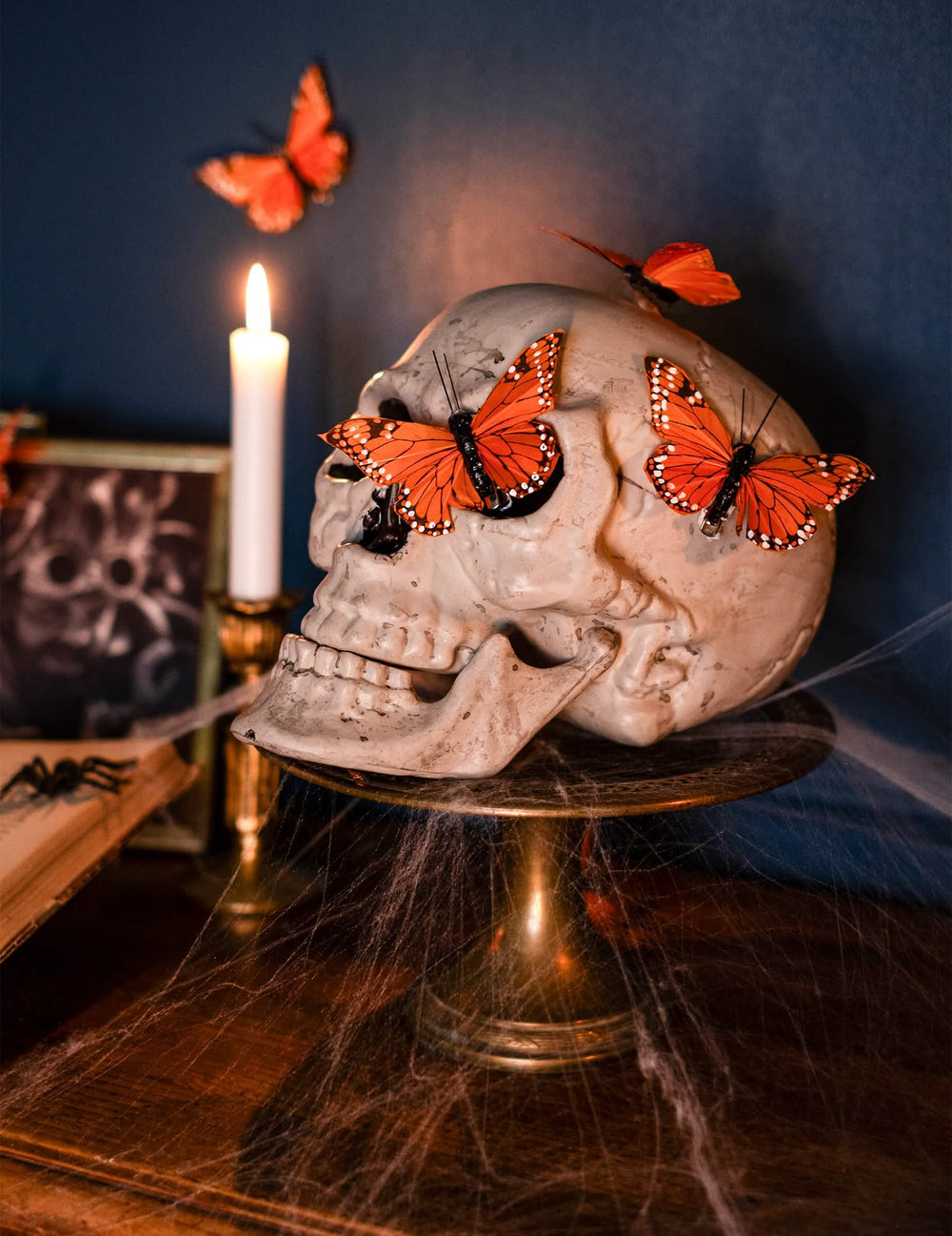Sivukuva, jossa on halloween-koristeen pääkallon perhoset
