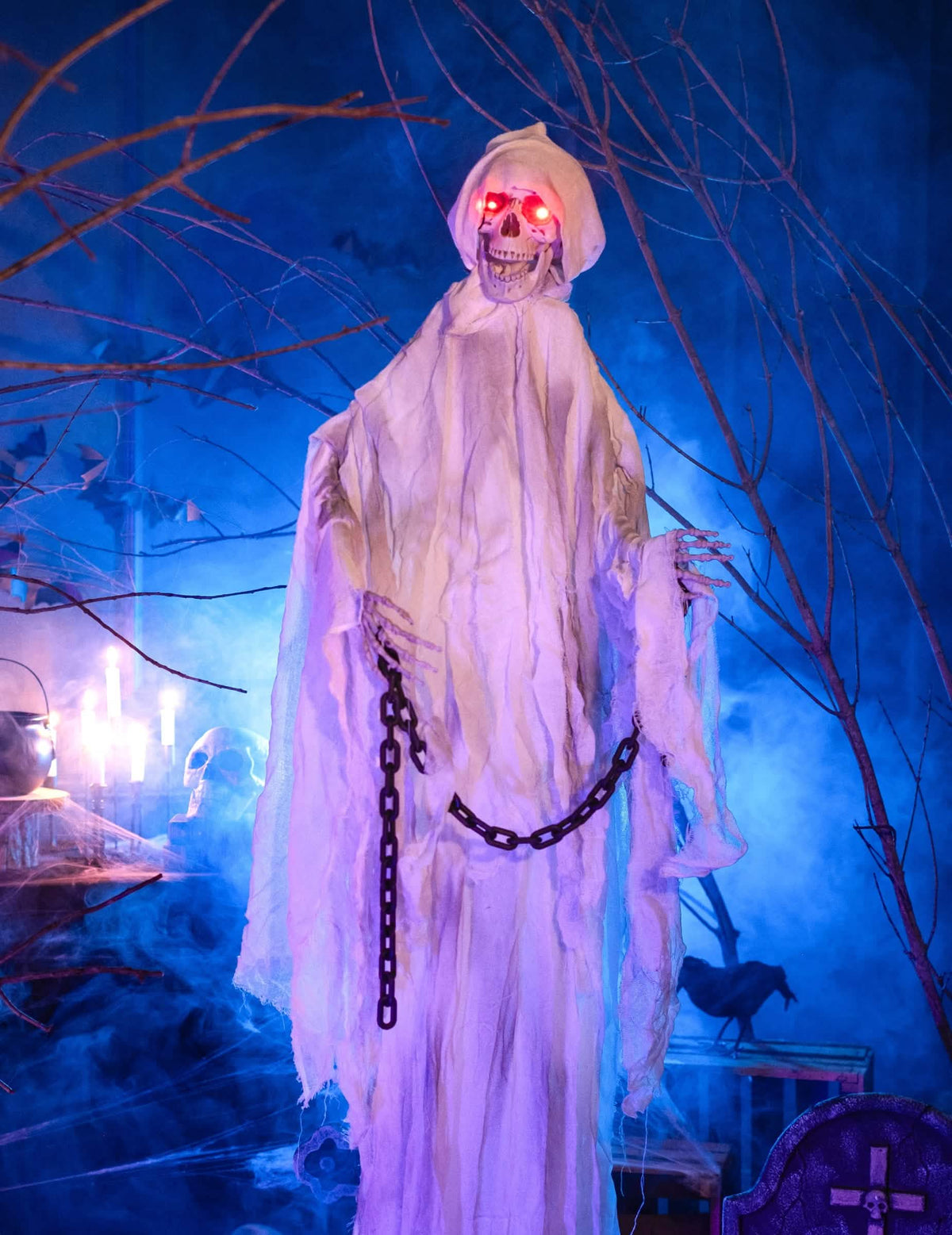 Mise en situation d'Halloween de la décoration debout Fantôme enchainé