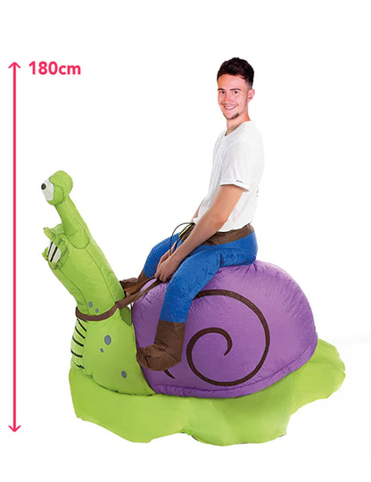Vue de profil montrant la hauteur du déguisement à dos d'escargot gonflable