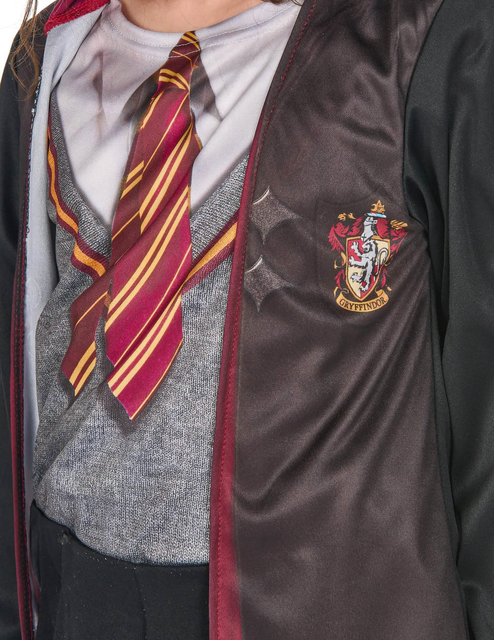 Rohkelikonin vaakunan yksityiskohta asusteet sisältävässä Harry Potter™ -asutuksessa käytettävässä mekossa