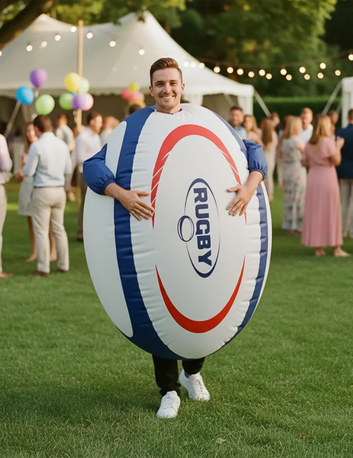 Mise en situation du déguisement ballon de rugby gonflable