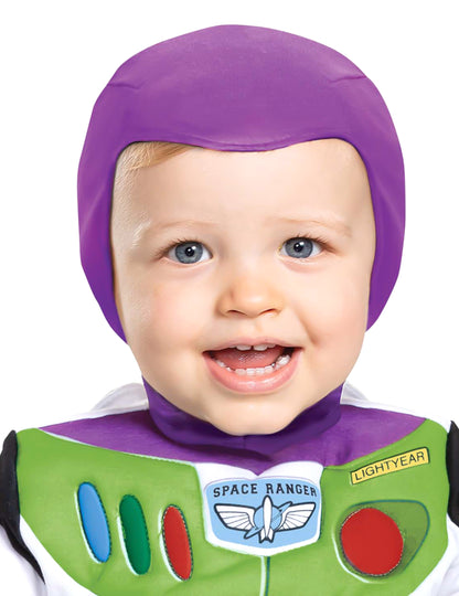 Gros plan sur la cagoule du déguisement deluxe Buzz l'Éclair Toy Story pour bébé