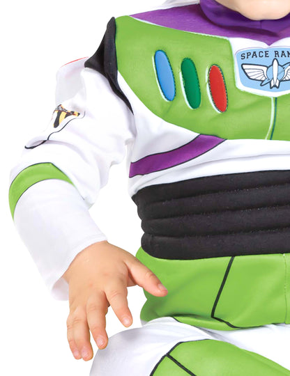 Gros plan sur le buste et les détails du déguisement Buzz L'éclair Toy Story deluxe