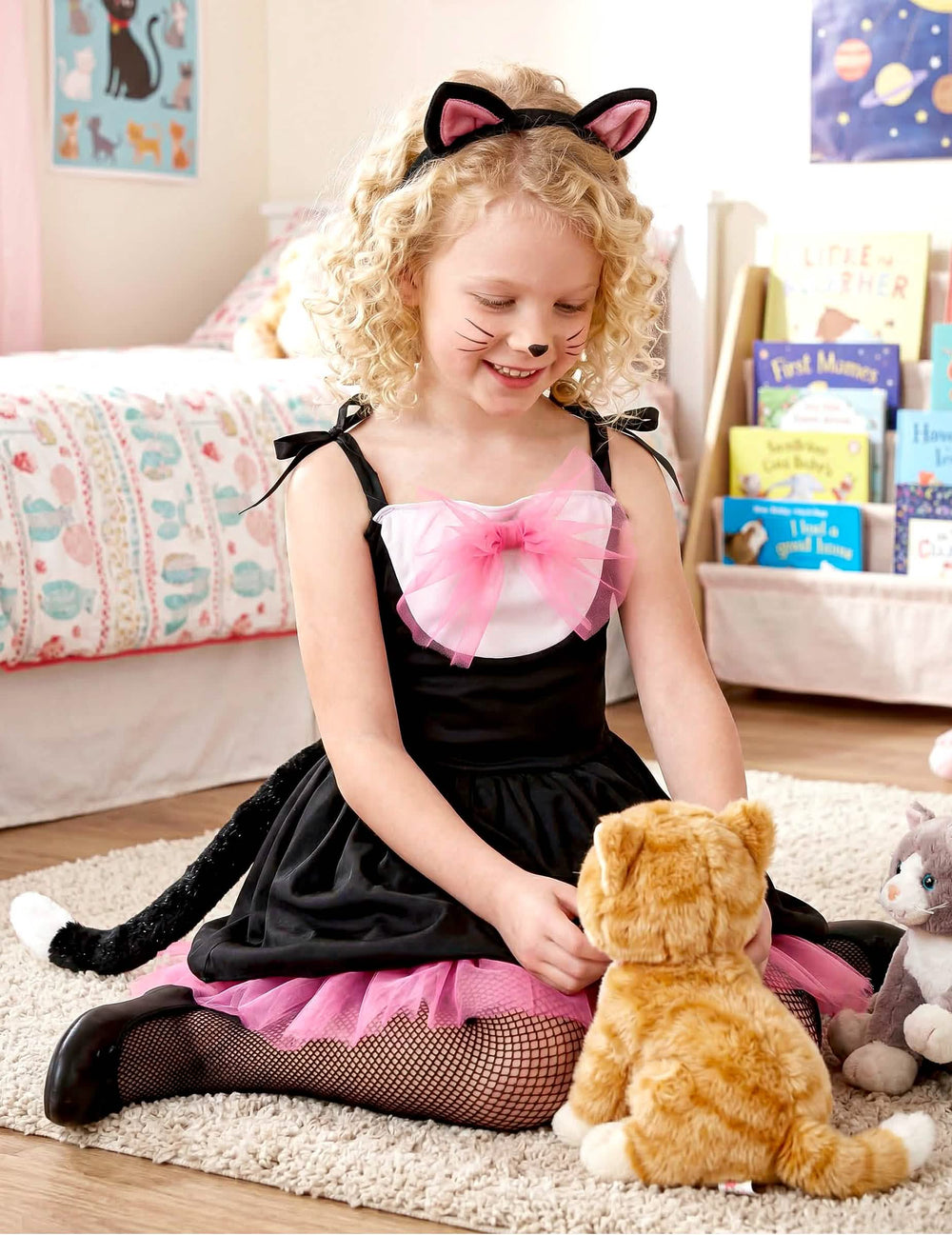 Vue assise du déguisement de chat pour fille