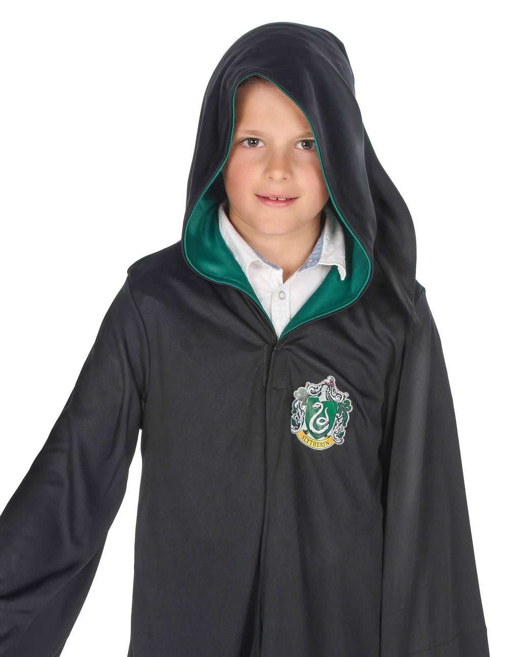 Suurennos klassisen Harry Potter™-Serpent-arun kuosissa olevan hupun ja rintamerkin yksityiskohdista