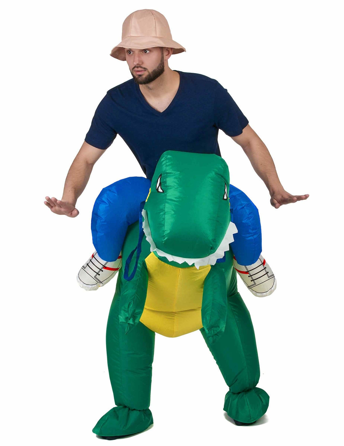 Edestäpäin näkymä dinosaurusdinosauruksella ratsastavasta tutkimusmatkailijan asusta
