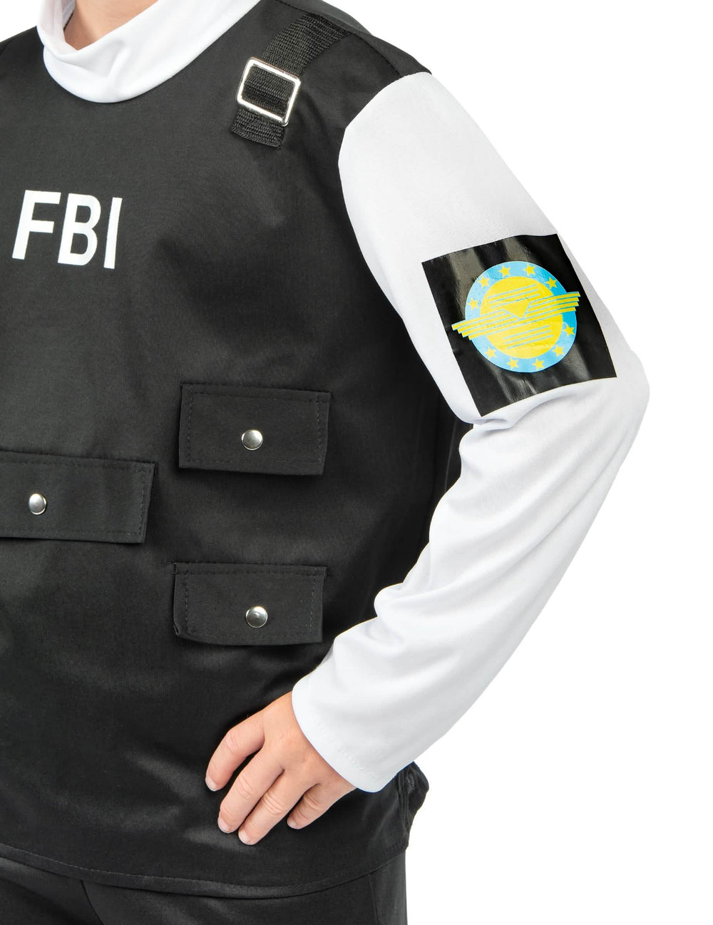 Suurennus FBI-lastenasun liivistä ja hihamerkistä