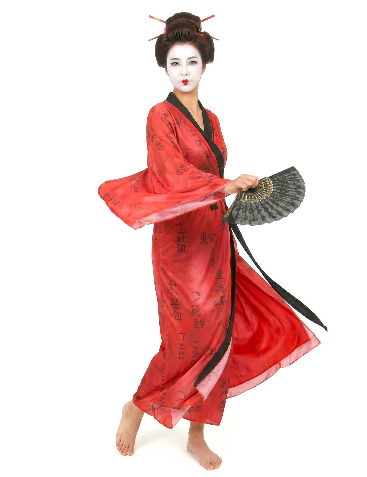 musta ja kulta geishan naamiaisasuun kuuluva kimono-viuhka naiset