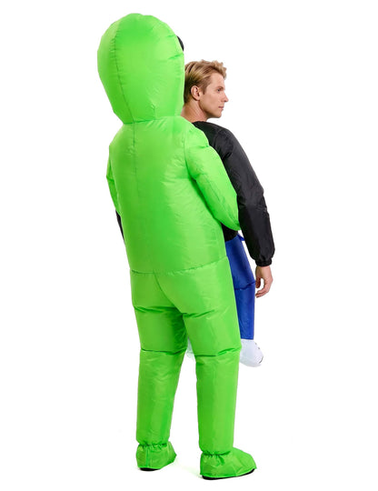 Aikuisen ulkomaalaisen käyttämä puhallettava puku