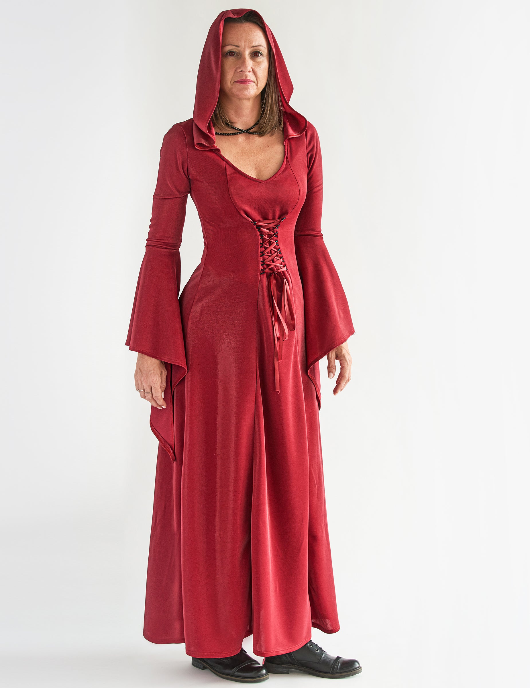 Déguisement gothique pour femme robe rouge avec capuche