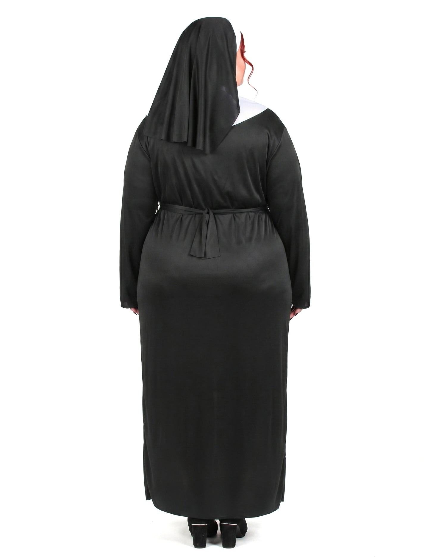 Nunnan plus-kokoinen naamiaisasu naiselle