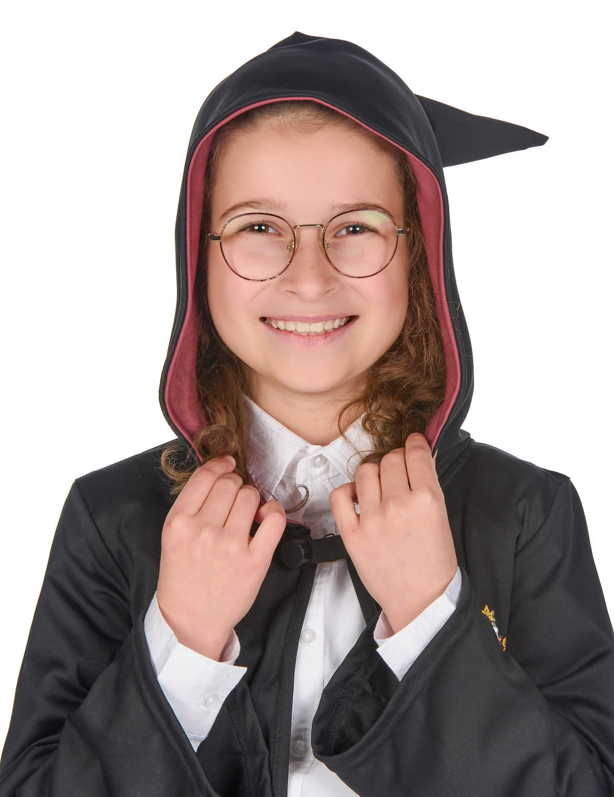 Lähikuva kasvoista, jossa on silmälasit ja luksus-taianomaisen Gryffindor-asun huppu Harry Potter