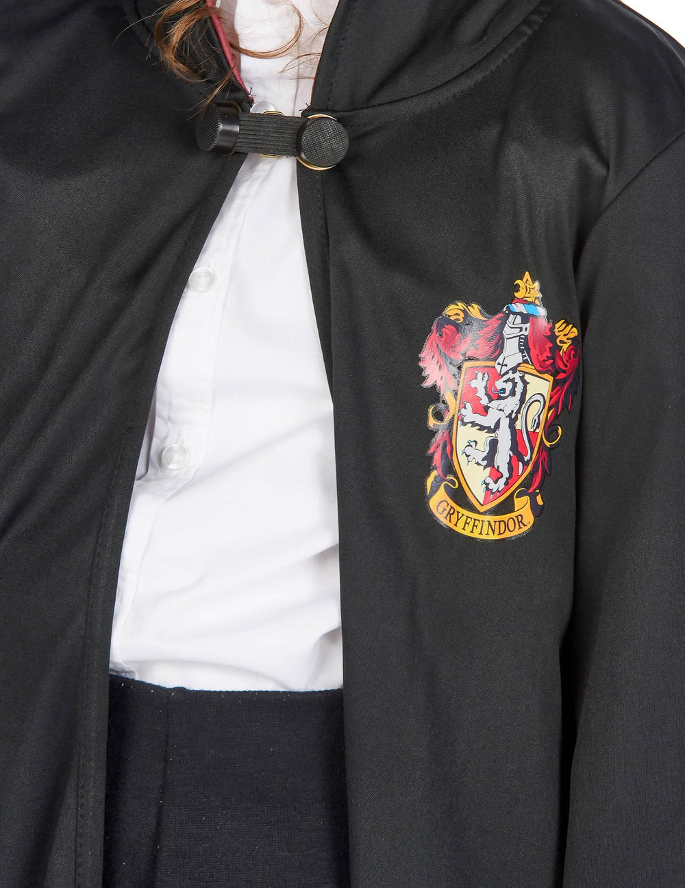 Lähikuva Gryffindorin Harry Potter -luksusvelhonpuvun vaakunasta ja kiinnityksestä