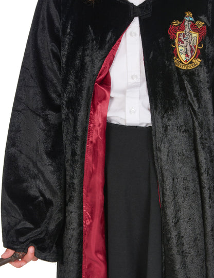 Gros plan sur la texture velours et la doublure du déguisement luxe robe Harry Potter