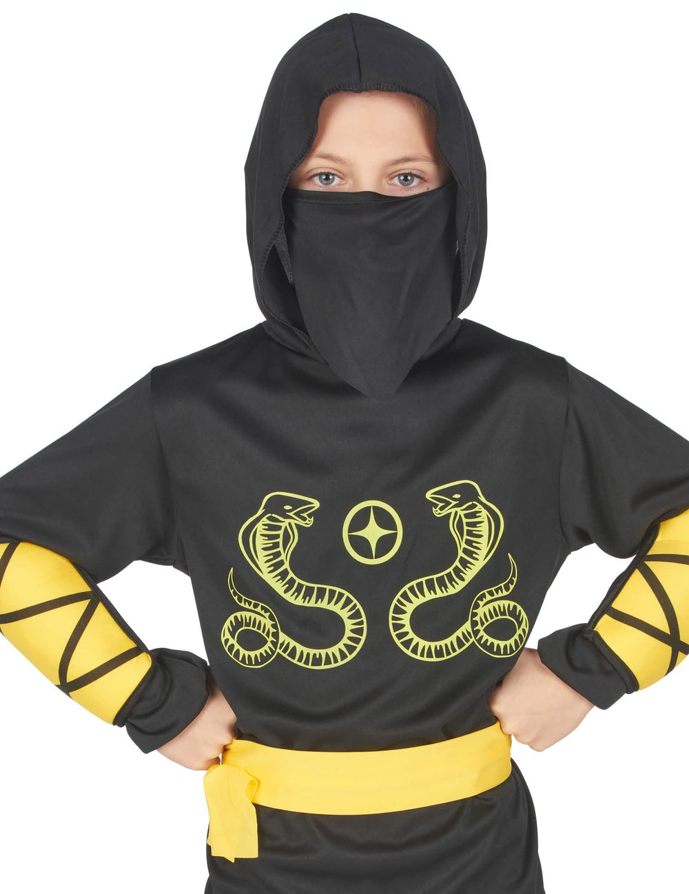 Détail du buste et de la cagoule du déguisement ninja pour garçon