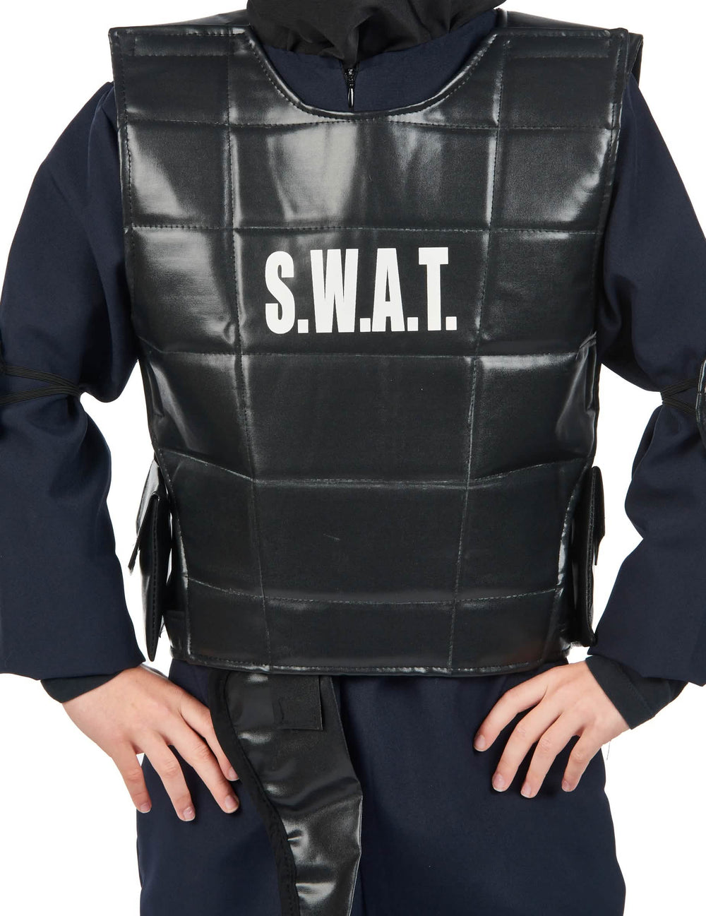 Lähikuva rintalevystä, jossa on SWAT-upseerin asun teksti