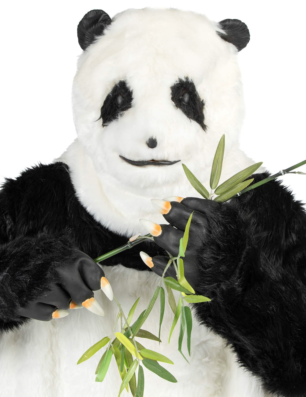 Lähikuva aikuiset-pandan asun maskista ja bambusta