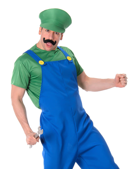Gros plan sur la moustache et la casquette du déguisement de plombier vert pour homme