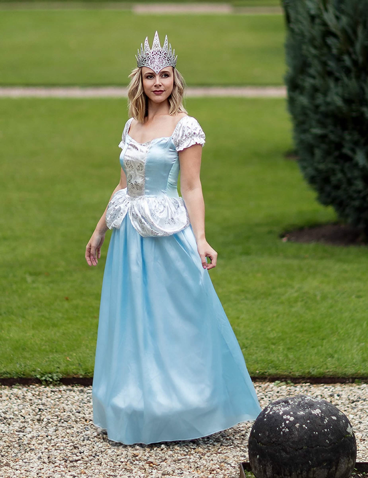 Prinsessan Tuhkimon naamiaisasun etupuoli naisille