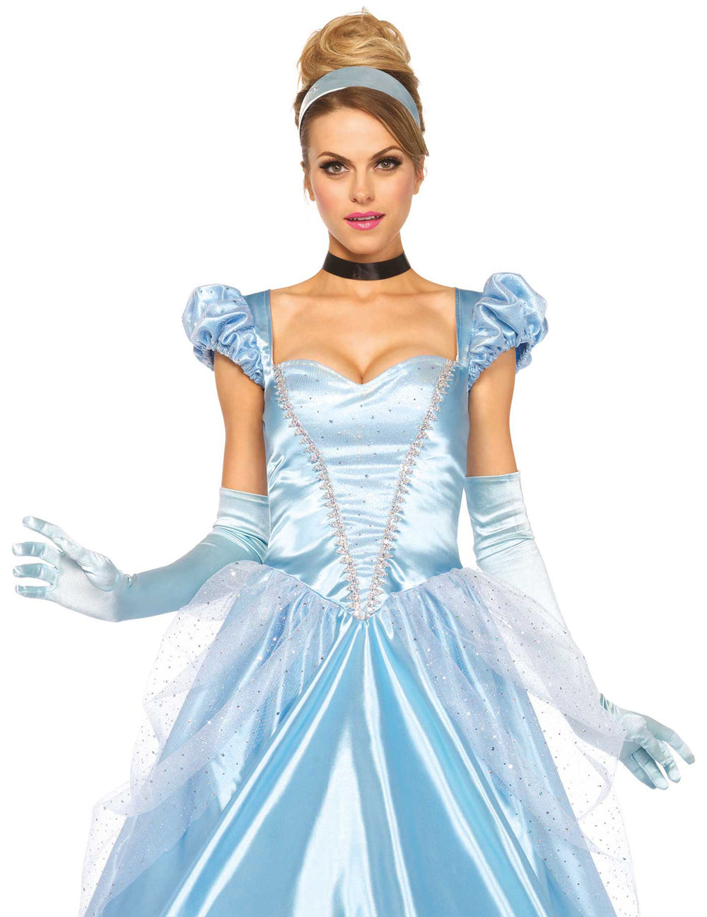 Gros plan sur le bustier à paillettes du déguisement de princesse bleu satiné