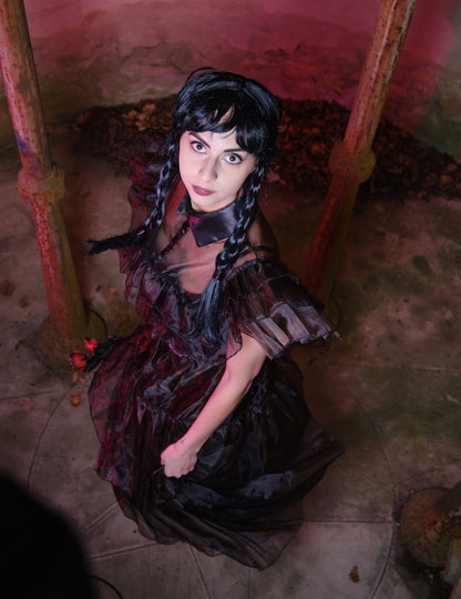 Vue plongeante du déguisement robe de bal Mercredi Addams
