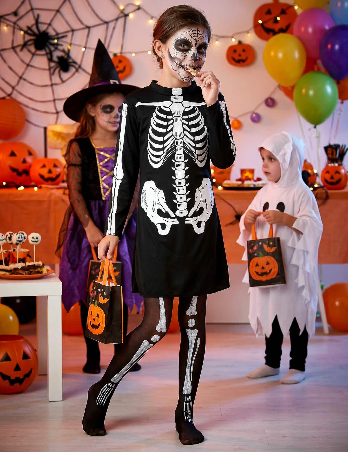 Mise en situation festive du déguisement de squelette Halloween