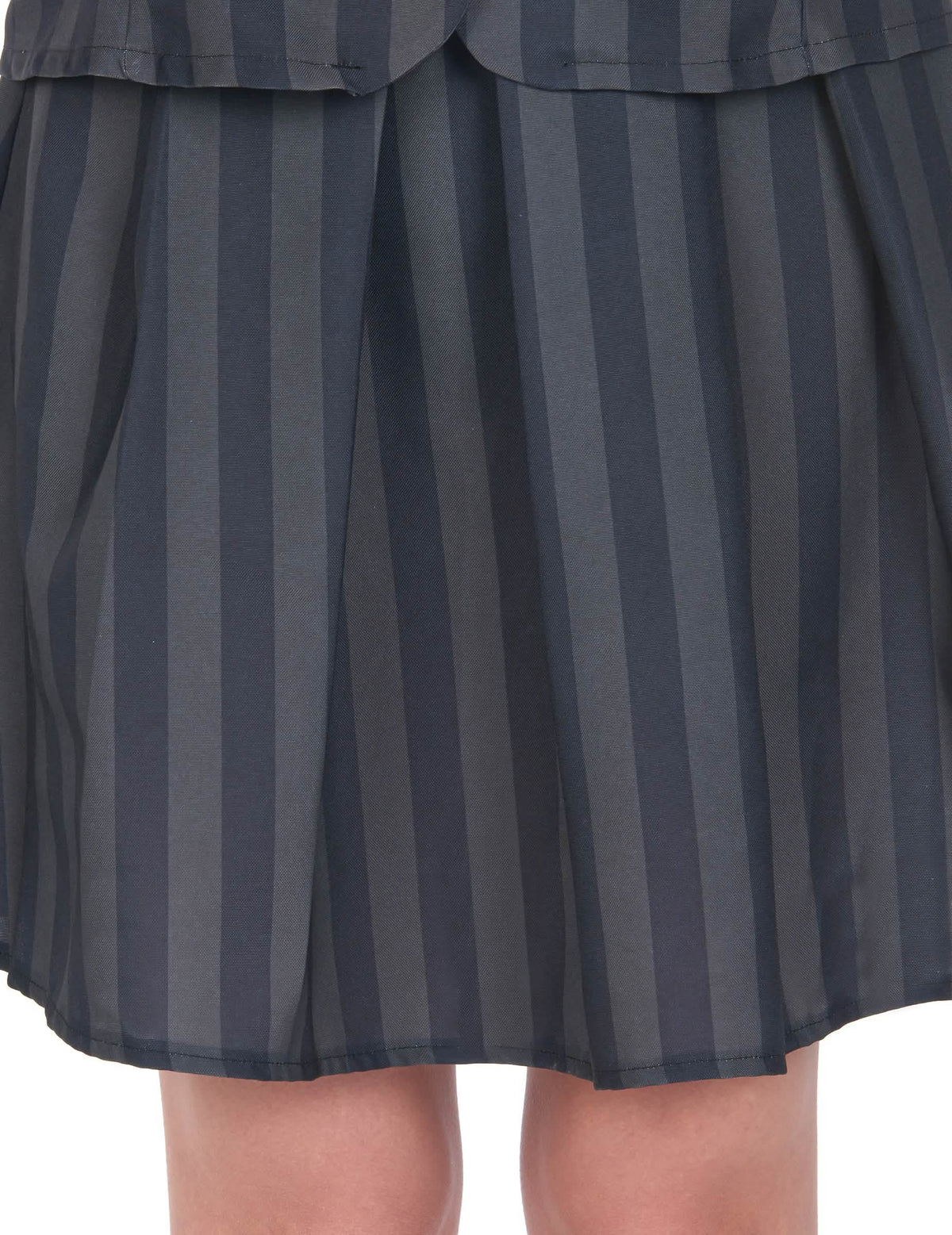 Détail de la jupe à rayures du déguisement uniforme scolaire gothique