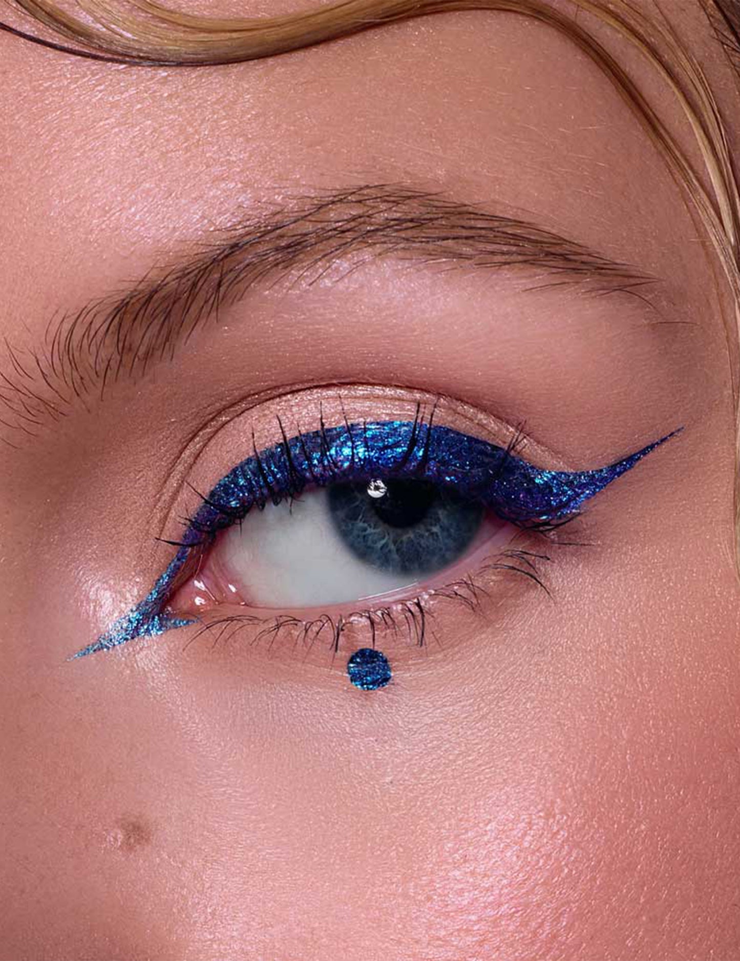 Sähkönsininen kimalle-eyeliner Si si la paillette™