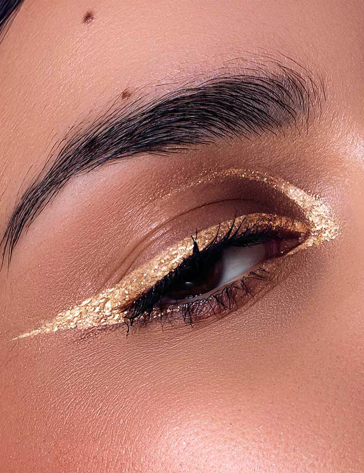 Metallinhohtoinen kultainen kimalle-eyeliner Si si la paillette™