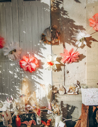 Mise en situation de la guirlande de fleurs décoration bohème