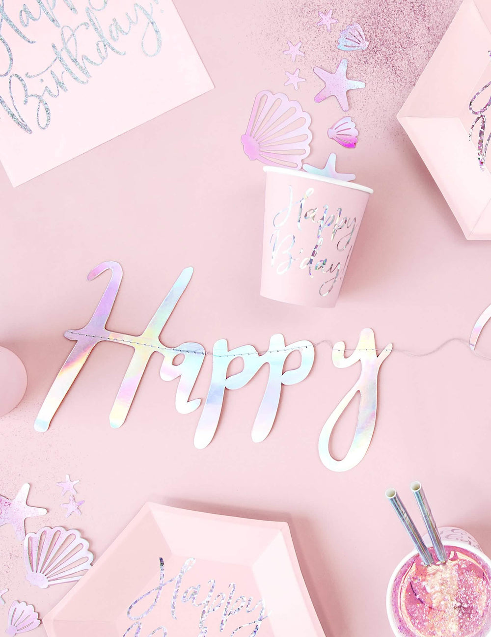 Mise en ambiance de la guirlande en carton Happy Birthday