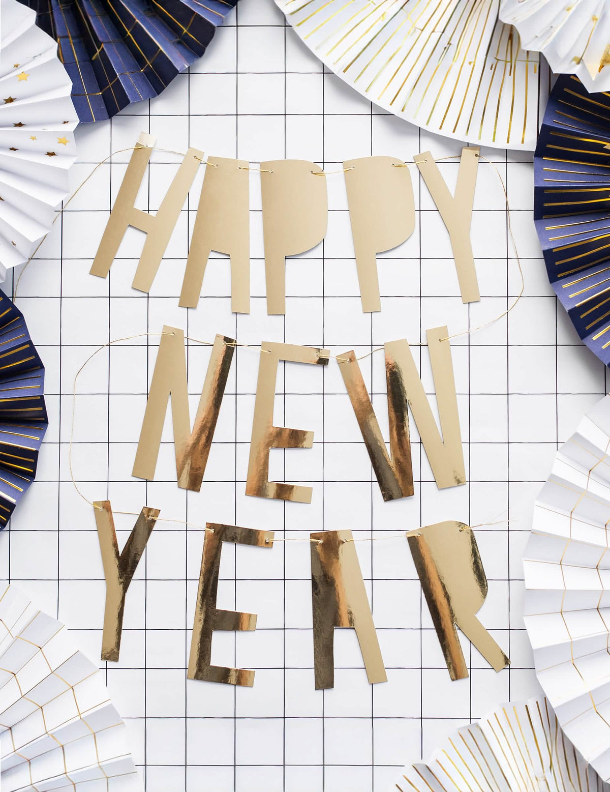 Vue d'ensemble de la guirlande en carton Happy New Year