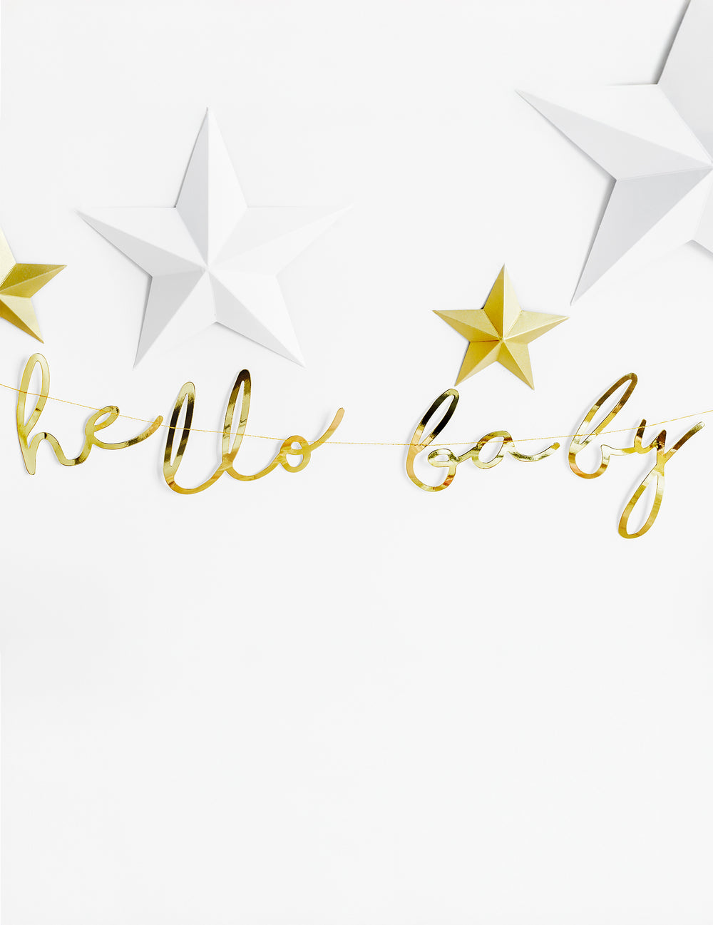 Détail des étoiles décoratives de la guirlande en carton hello baby pour baby shower