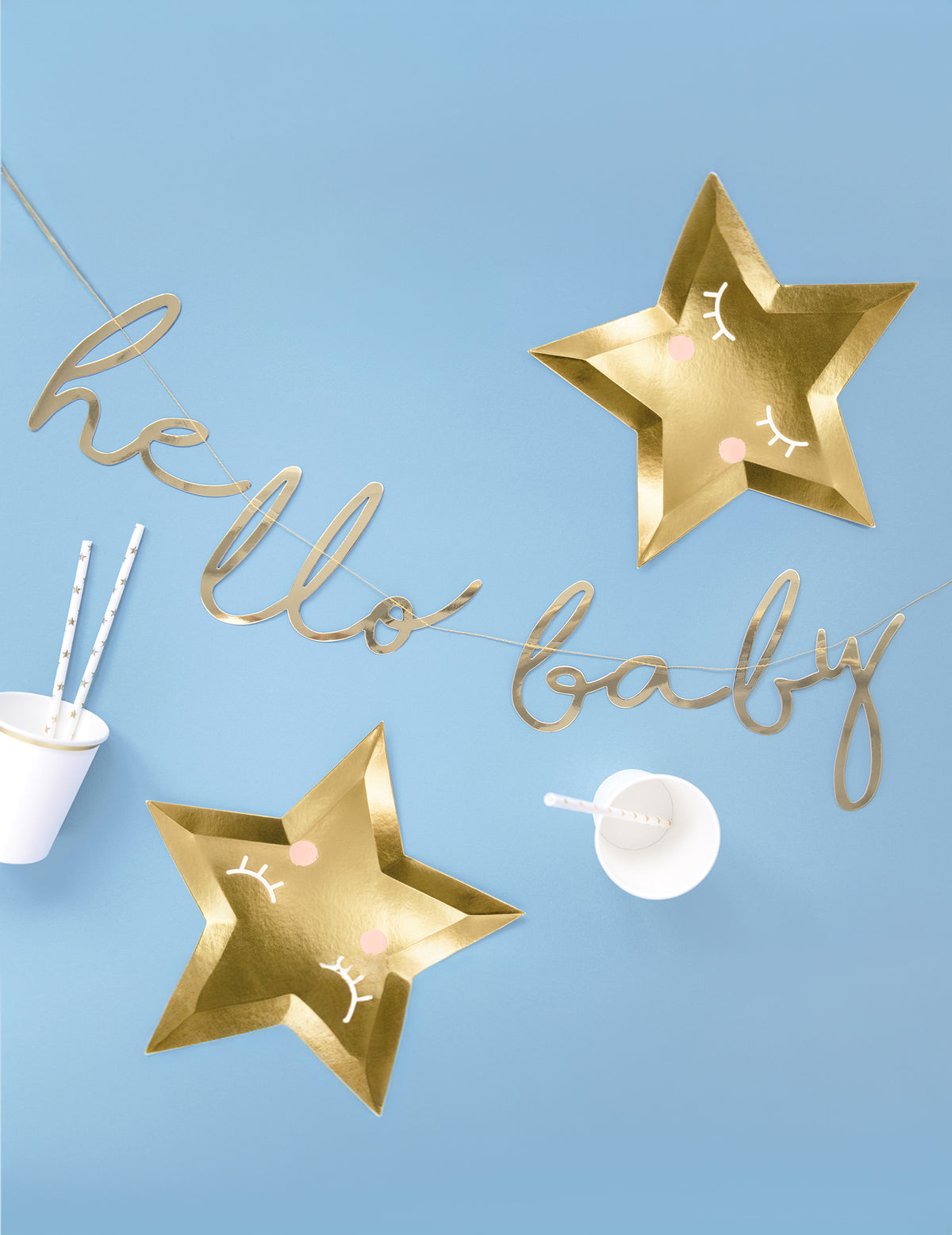 Mise en situation de la guirlande en carton hello baby pour baby shower