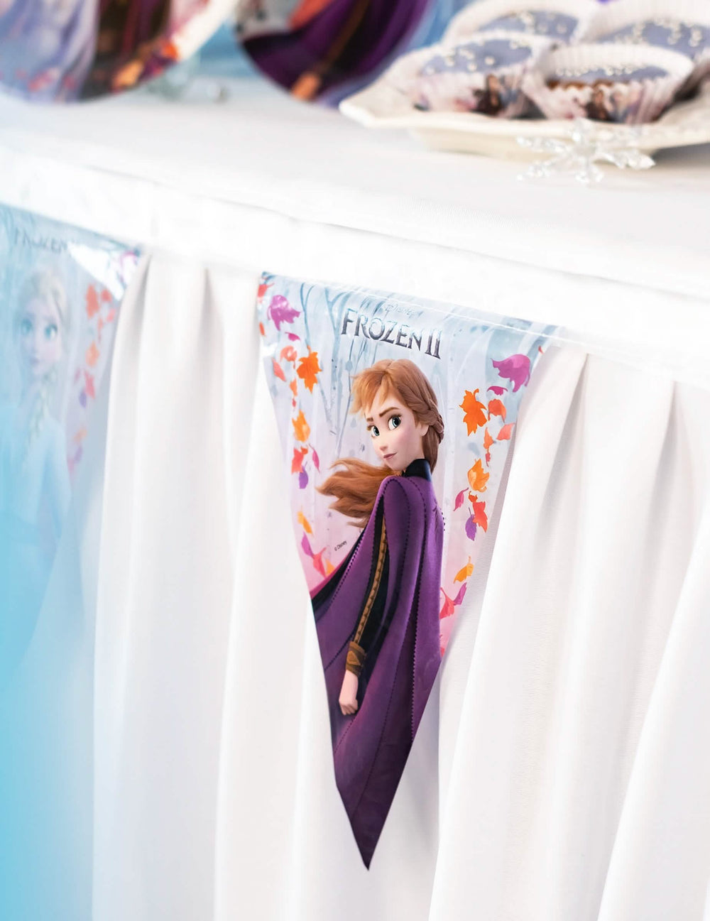 Gros plan sur le fanion Anna de la guirlande fanion La Reine des Neiges 2