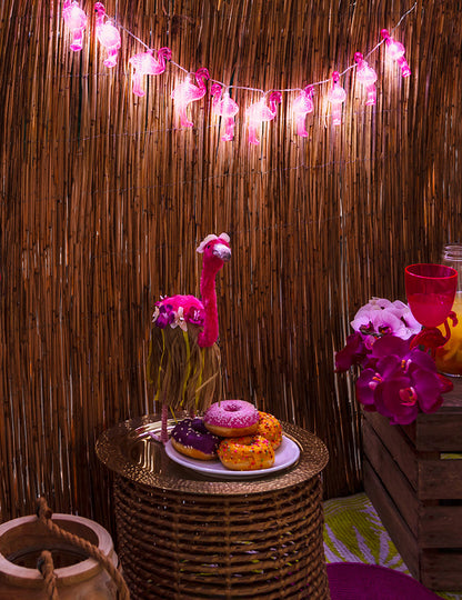 Mise en situation de la guirlande lumineuse flamants roses