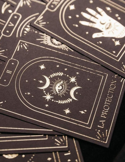 20 kortin ennustuskorttipakka Cosmic Spirit mustaa ja kultaista paperia 8 x 11 cm