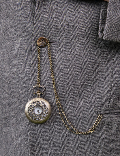 Détail de la montre à gousset et de sa chaîne du kit accessoires années 20