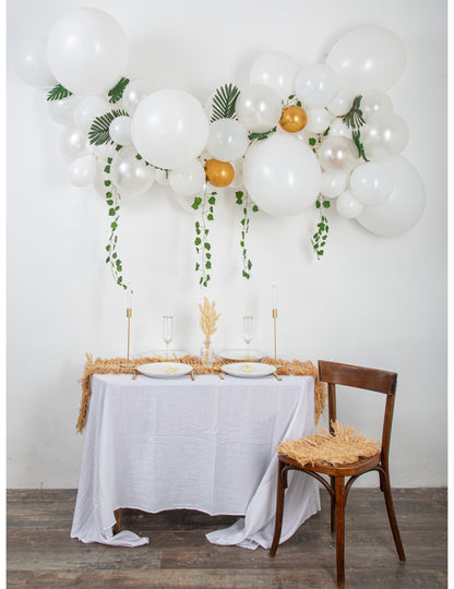 Kit arche de 55 ballons blanche et or avec lierre et feuilles tropicales pour décoration chic