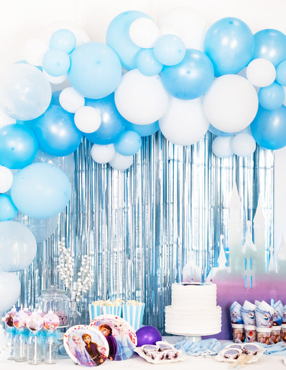 Mise en situation du kit arche de 70 ballons dégradé de bleu et blanc